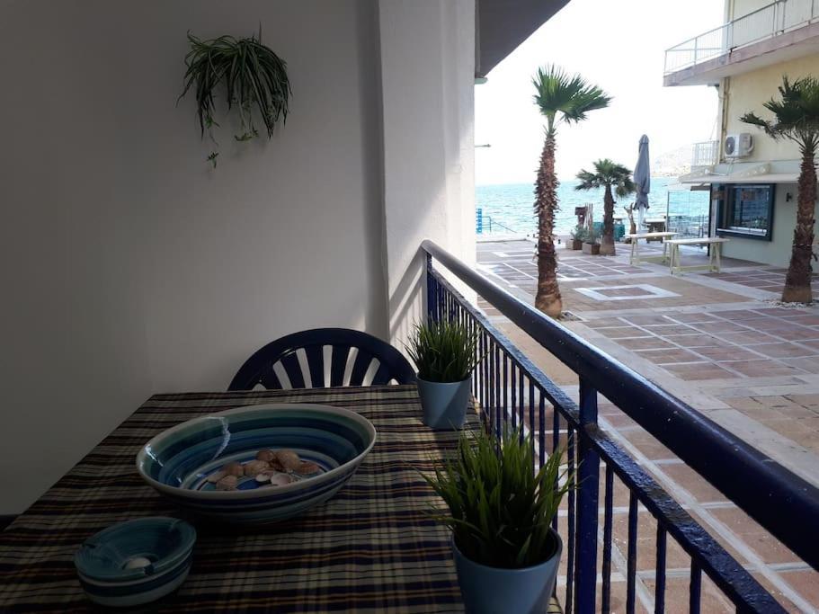 Cozy Seaside Apartment Loutraki Exterior foto