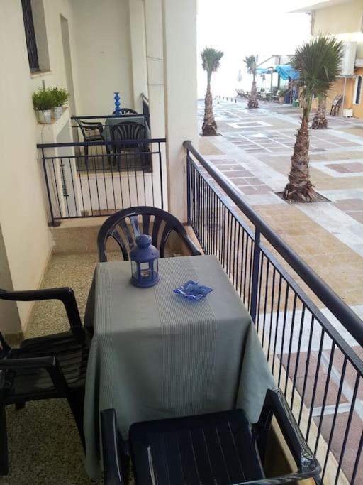 Cozy Seaside Apartment Loutraki Exterior foto