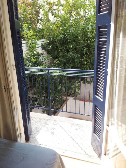Cozy Seaside Apartment Loutraki Exterior foto