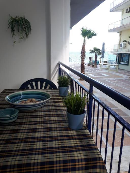 Cozy Seaside Apartment Loutraki Exterior foto